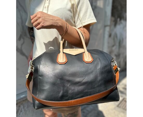Givenchy Antigona Media Tricolor