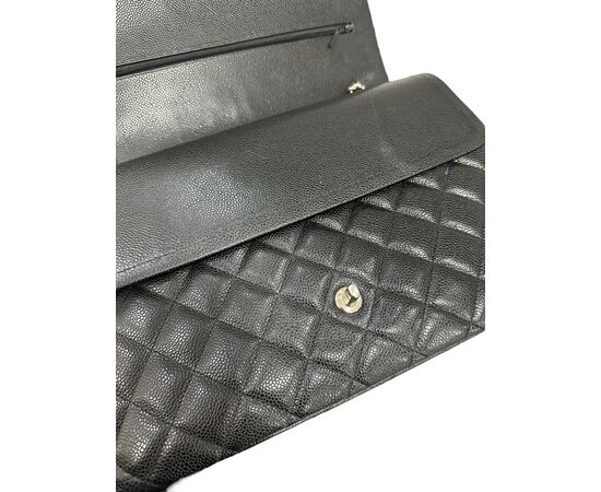 Chanel Maxi Jumbo Caviar Nera