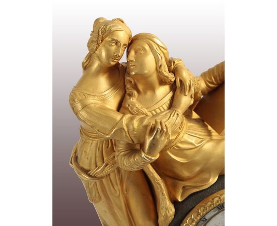 Orologio francese stile Impero del 1800 parigina in bronzo dorato al mercurio Scena di coppia dama con nobiluomo 