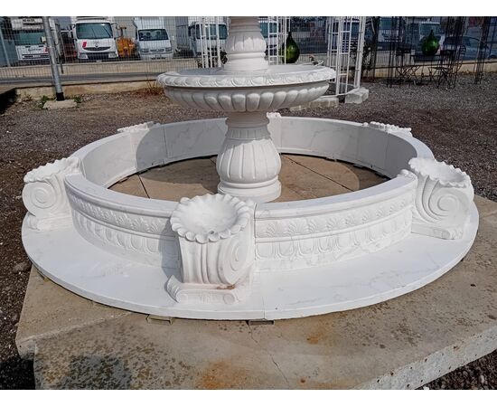 Fontana in marmo bianco