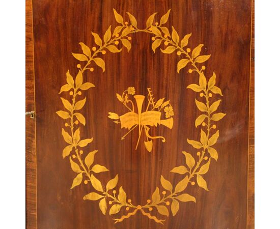 Angoliera inglese intarsiata in legno del XX secolo