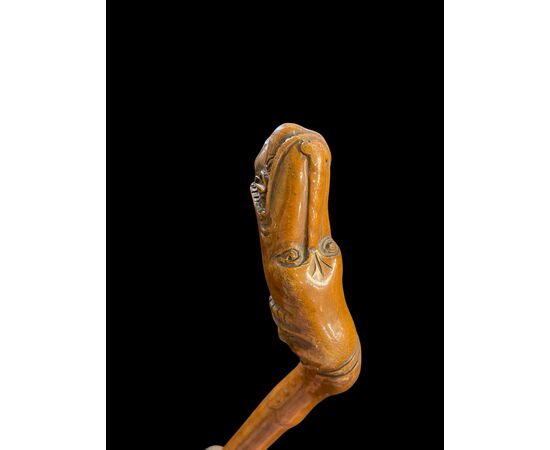 Bastone popolare in legno di bosso in pezzo unico con due figure grottesche e serpente.