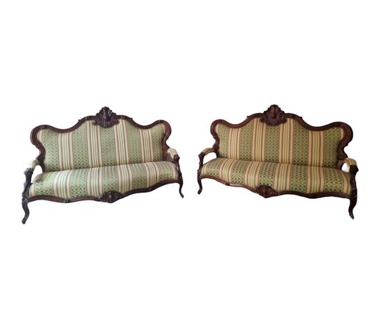 Coppia di divani in legno di noce, XIX secolo