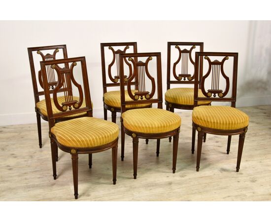Sei sedie e due poltrone in legno modanato in stile Luigi XVI, Francia fine XIX secolo