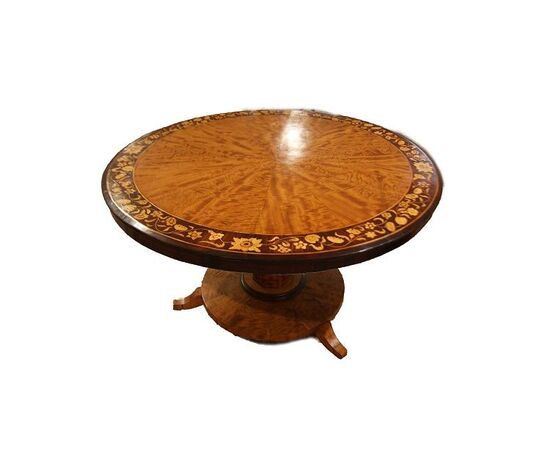 Tavolo circolare fisso inglese in legno di betulla e palissandro di inizio 1800 con bellissimi intarsi