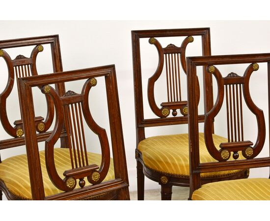 Sei sedie e due poltrone in legno modanato in stile Luigi XVI, Francia fine XIX secolo