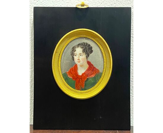 Miniatura a olio raffigurante volto femminile  con cornice lignea.