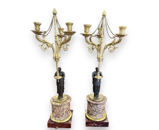 XIX secolo, Impero, Coppia di candelabri in bronzo patinato e dorato