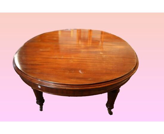 Antico grande tavolo ovale allungabile stile Vittoriano del 1800 in mogano con allunghe 4 metri