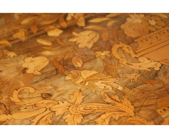 Tavolo da salotto Olandese di fine 1700 riccamente intarsiato