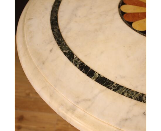Tavolino italiano in ferro con piano in marmo intarsiato