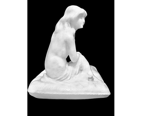 Scultura in marmo raffigurante nudo femminile con velo firmata Eugenio Battiglia.(1858-1941).Cm 25,base cm 24x18