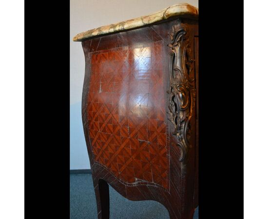 Chest of drawers in rosewood of French origins     