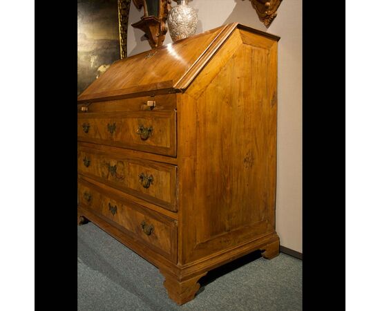 Ancient chest of drawers Lucchese     