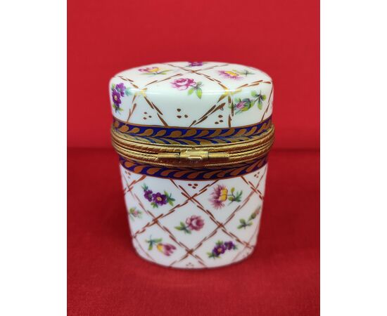Small Limoges jewelry box