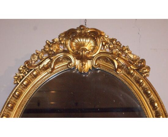 Specchiera francese verticale ovale con cimasa del 1800 stile Luigi XV