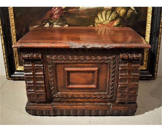 Small walnut case from the end of the 16th century     