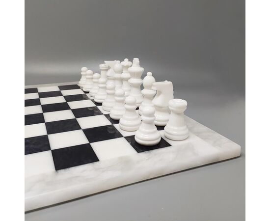 1970s Gorgeous Black and White Chess Set in Volterra Alabaster Handmade.  Made in Italy