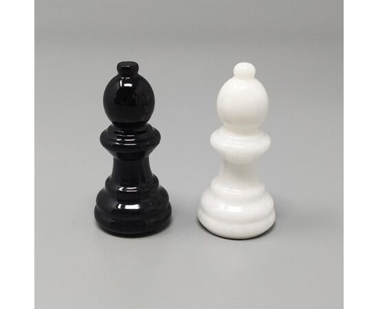 1970s Gorgeous Black and White Chess Set in Volterra Alabaster Handmade.  Made in Italy