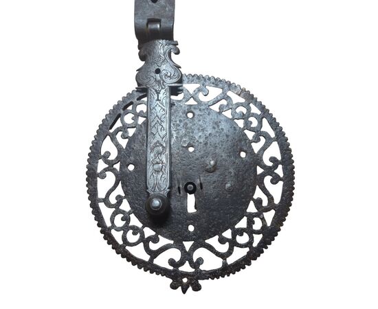 Importante serratura in ferro forgiato e traforato XVI-XVII secolo