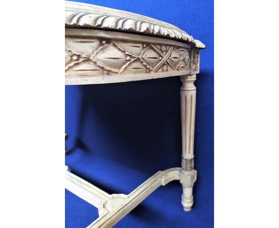 Tavolino stile Luigi XVI in legno laccato e top in marmo - Italia XX sec.