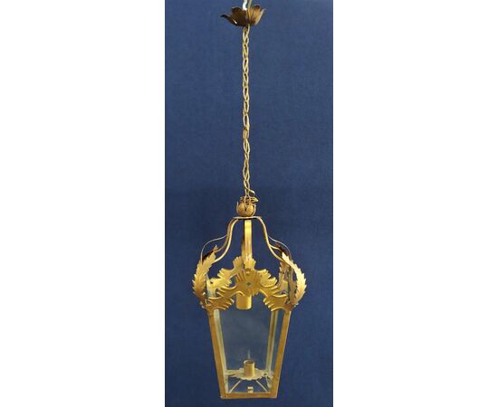 Embossed and gilded iron lantern - 48 cm h - Italy early 20th century     