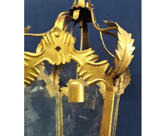 Embossed and gilded iron lantern - 48 cm h - Italy early 20th century     