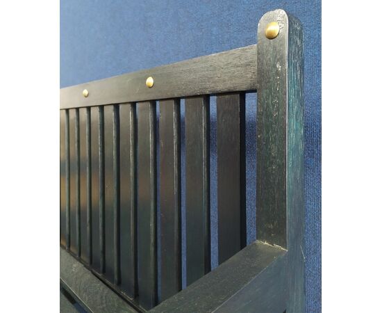 Panchina vintage in legno blu navy con borchie