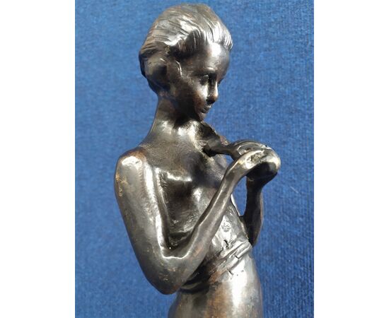 P. Troubetzkoy (1866-1938) Scultura in bronzo "Fanciulla con la treccia" cm 44 h
