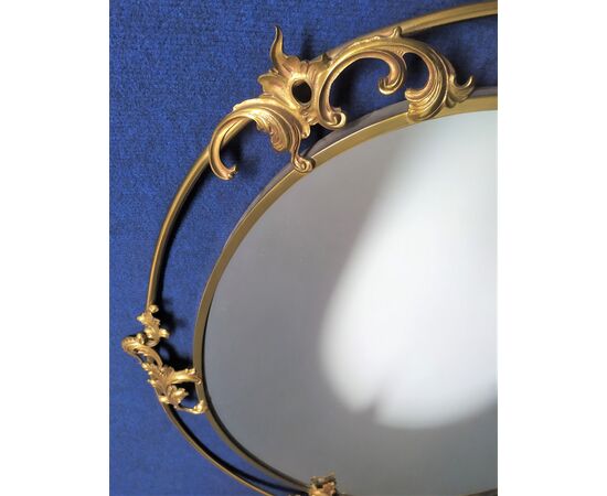 Specchiera ovale in ottone lavorato - Italia anni '70