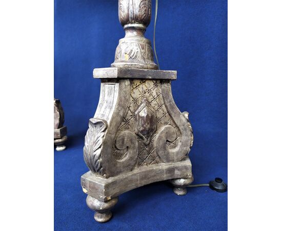 Pair of large carved wooden floor lamps - cm 190 h - Italy 18th century     