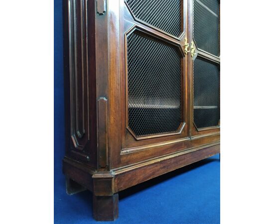 Walnut display cabinet with 2 open doors - Italy 19th century     