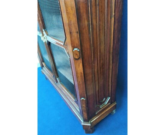 Walnut display cabinet with 2 open doors - Italy 19th century     