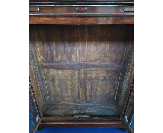 Walnut display cabinet with 2 open doors - Italy 19th century     