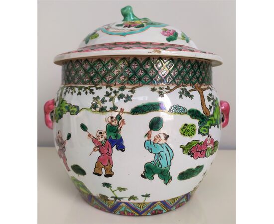 Polychrome porcelain potiche - h 24 cm - China, Tongzhi period - 19th century     