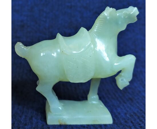 Aventurine horse sculpture - China 20th century     