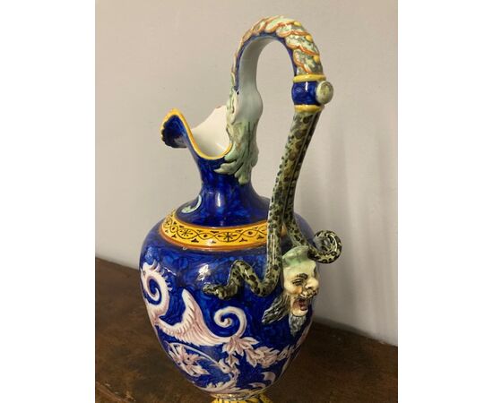 Antico vaso  versatoio Ginori XIX sec Con Raffaelleschi e Dipinto di Bacco. Firenze marchio blu. Altezza cm 35 