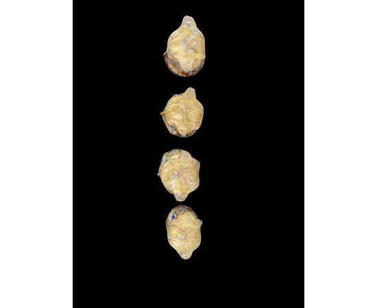 Serie di quattro gufetti ( o civette) in vetro pesante sommerso con murrine e foglia oro.Murano.