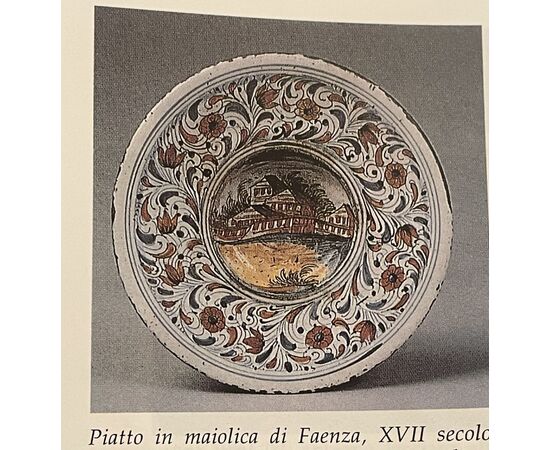 Majolica plate with calligraphic decoration and architecture. Deruta.     
