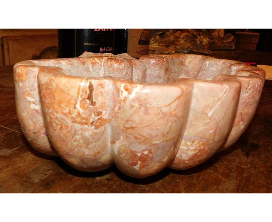 DARS579 - Acquasantiera in marmo rosso Verona, epoca '700, cm L 30 x H 10 x P 20