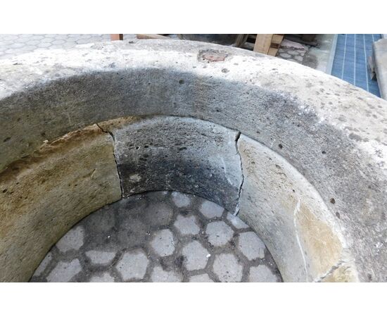 DARS581 - Pozzo in pietra di langa, cm circonf. 100 x H 47, circonf. interno cm 65