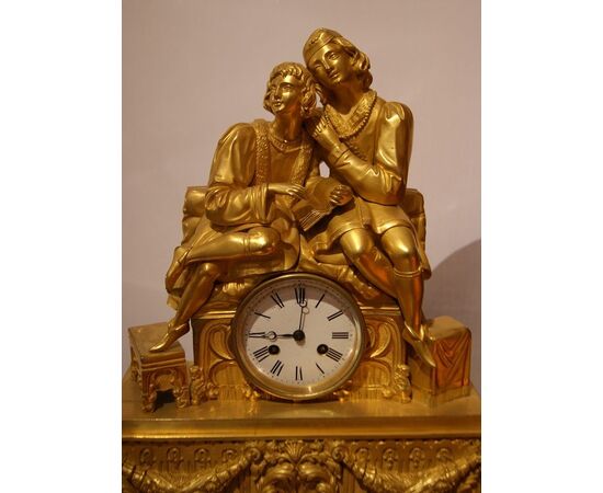 Parigina del 1800 in bronzo dorato al mercurio "Innamorati"