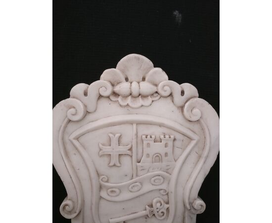 Particolare Stemma Araldico Veneziano intarsiato e scolpito - 51 x 35 cm - Marmo di Carrara - xx secolo - Venezia