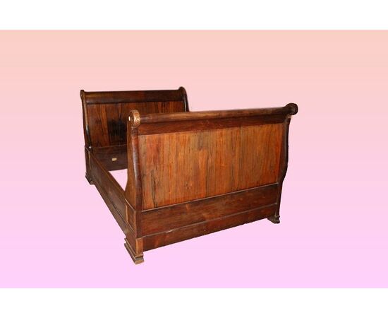 Grande letto francese del 1800 stile Carlo X in legno di noce