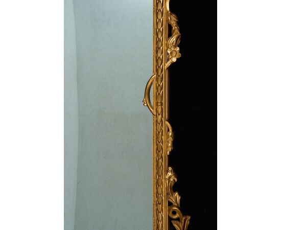 Specchiera antica stile Luigi XV in legno dorato e intagliato. Toscana Inizio XX secolo.