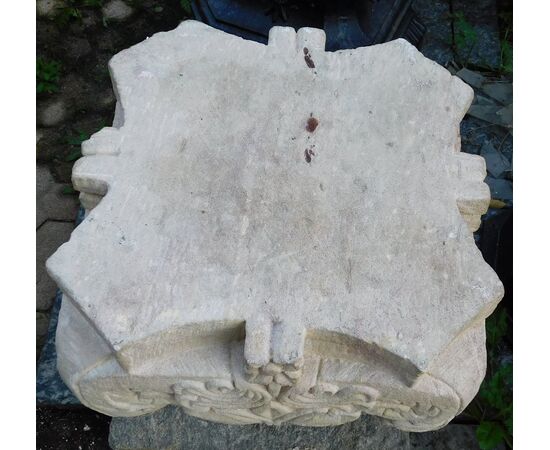 DARS584 - Capitello in pietra, misura cm L 47 x H 46 x P 47