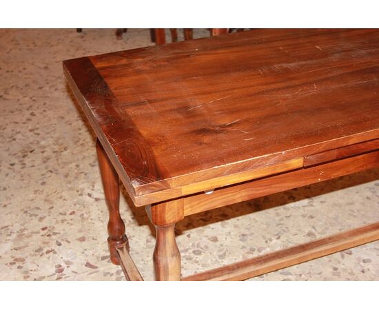 Tavolo rustico del 1800 francese allungabile con pianetto estraibile in legno di noce
