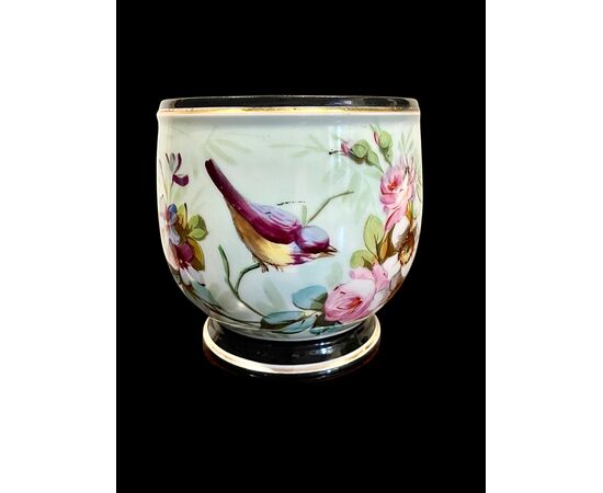 Cache-pot portavasi in porcellana dipinta con uccellino e motivi floreali.Francia