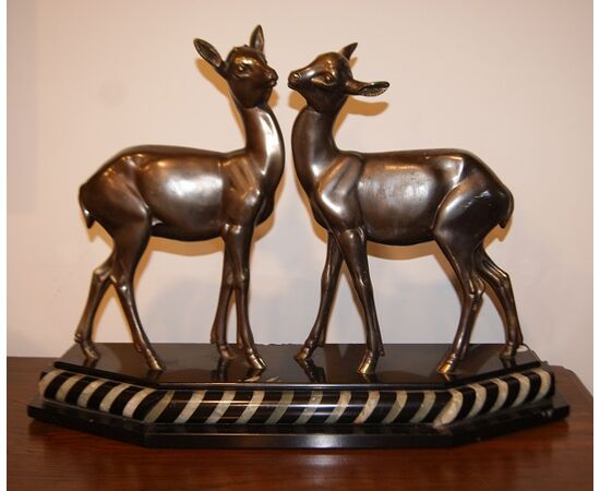Scultura in bronzo Decò francese di inizio 1900 coppia di cervi con base marmo