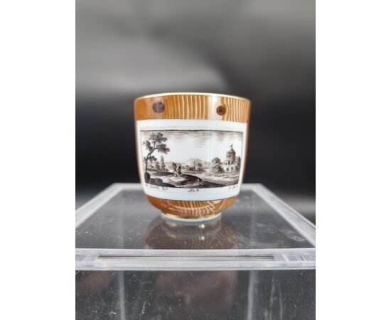 Una tazza con piattino "trompe-l'oeil" Vienna 1790
